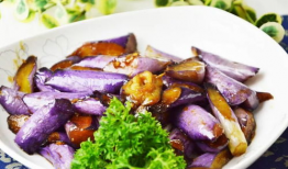 油焖茄子怎么做法视频,家常美味，一学就会的烹饪秘诀